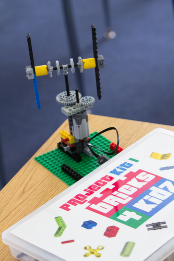 Anniversaire briques LEGO® et moteurs/batteries électriques - 4/12 ans -  Atelier Enfant Paris
